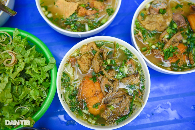 Take 500,000 VND to go to Hai Phong food tour, sweep a series of famous delicacies - 1