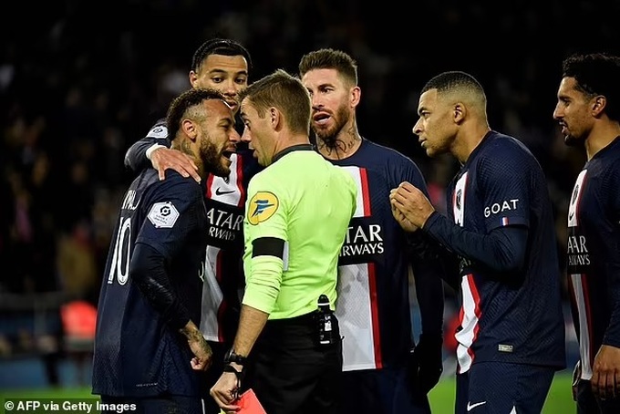 Neymar nhận thẻ đỏ, Mbappe lập công giúp PSG củng cố ngôi đầu Ligue 1 | Báo  Dân trí