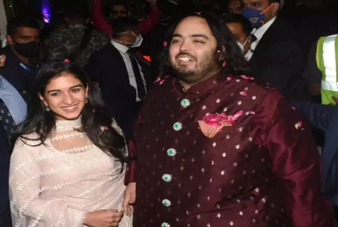 Con trai người giàu nhất Ấn Độ đính hôn với bạn gái xinh đẹp | Báo ...