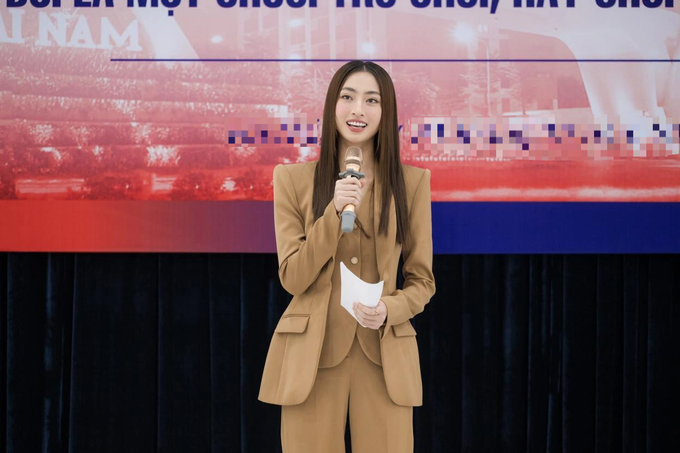 Hoa hậu Thế giới Việt Nam ngày đầu làm giảng viên đại học - 1
