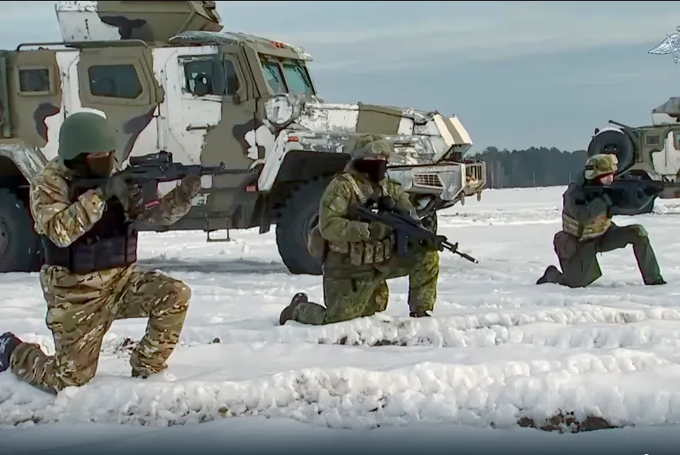 Ukraine nói Nga đưa 11.000 quân, 50 máy bay quân sự tới Belarus - 1