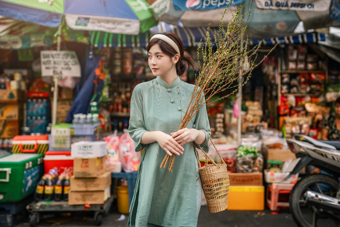 Cùng hoa khôi xuống phố đón Tết Quý Mão an nhiên - 2 Cùng hoa khôi xuống phố đón Tết Quý Mão an nhiên - 2