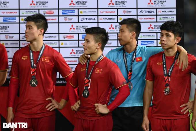 Đội tuyển Việt Nam nhận thưởng hơn 7 tỷ đồng cho vị trí Á quân AFF Cup - 1