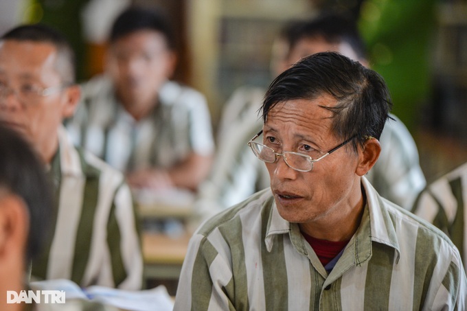 Những câu chuyện nhân văn ở lớp xóa mù chữ tại Trại giam Yên Hạ - 3 Những câu chuyện nhân văn ở lớp xóa mù chữ tại Trại giam Yên Hạ - 3