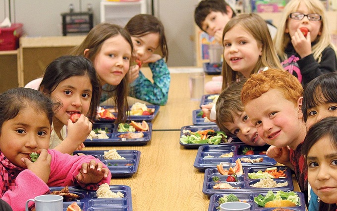 Hàng nghìn học sinh Mỹ không thể trả tiền ăn trưa ở trường - 1