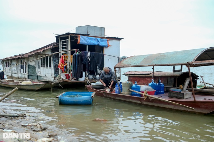 Những phận người sống dưới sông mong ước được một lần ăn Tết trên bờ - 5