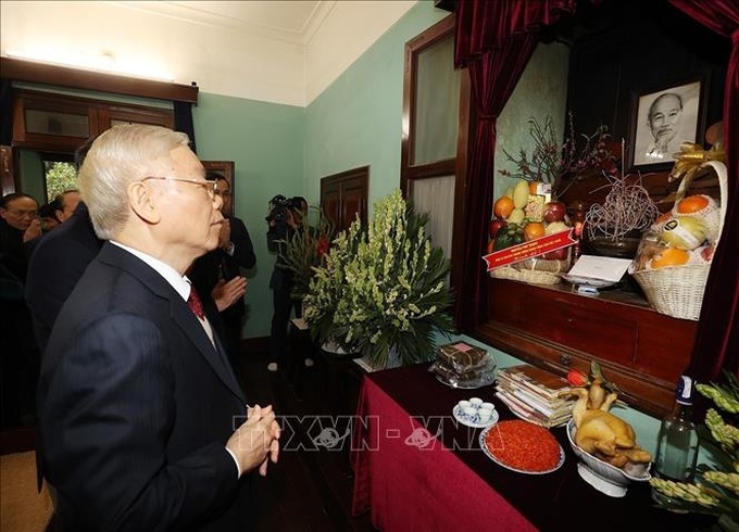 Tổng Bí thư Nguyễn Phú Trọng dâng hương tưởng niệm Chủ tịch Hồ Chí Minh tại Nhà 67 - 1