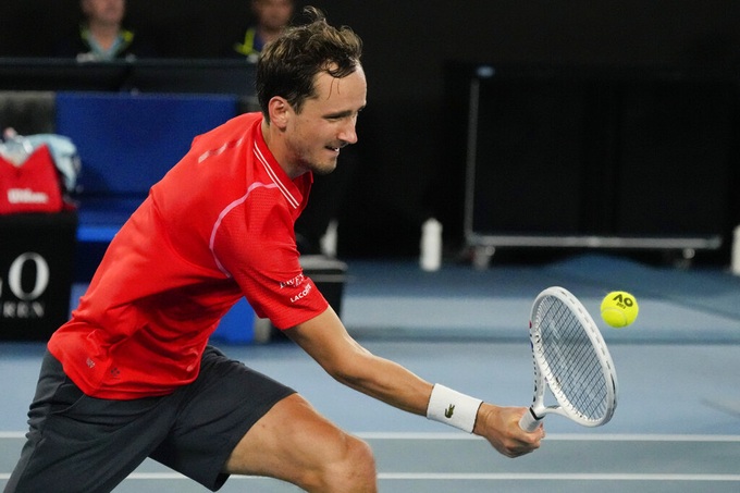 Thua sốc ở Australian Open, Medvedev bị bật khỏi top 10 ATP - 1