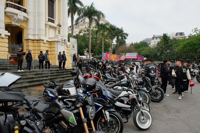 Hàng chục người chơi motor tại Hà Nội tụ họp đầu xuân - 2