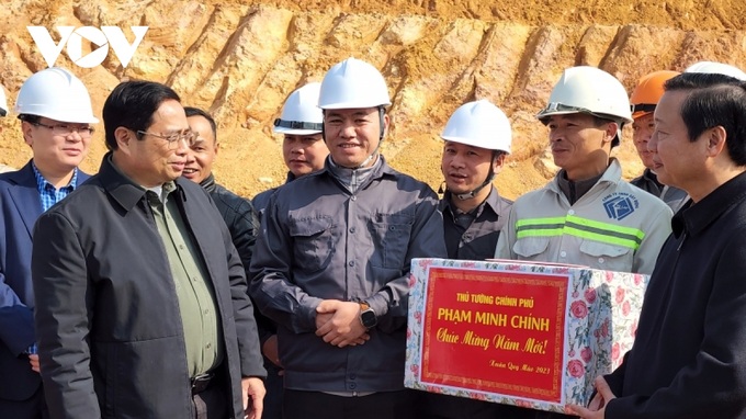 Thủ tướng kiểm tra, đôn đốc dự án cao tốc Tuyên Quang - Phú Thọ, chúc Tết công nhân - 2