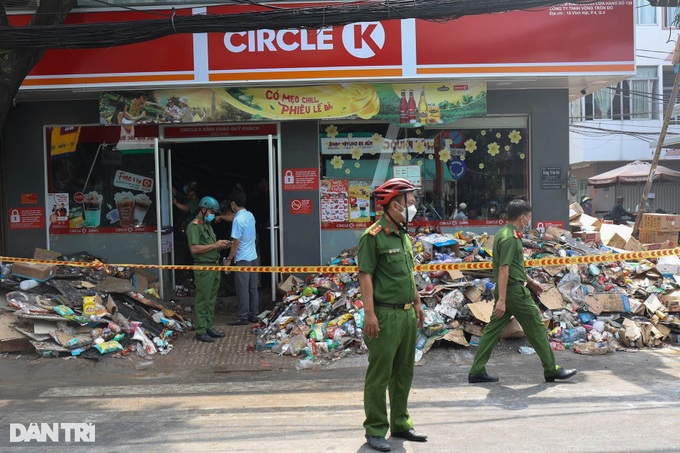 Ai sẽ chịu trách nhiệm vụ sập cửa hàng Circle K khiến nữ sinh tử vong? - 1 Ai sẽ chịu trách nhiệm vụ sập cửa hàng Circle K khiến nữ sinh tử vong? - 1