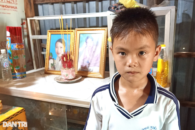 Cha mẹ mất vì Covid-19, bé 10 tuổi sống với bác trong cảnh nghèo khó - 1