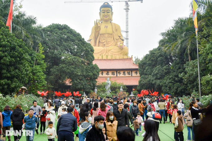 Ngôi chùa Hà Nội có tượng Phật cao bậc nhất Đông Nam Á đón vạn khách/ngày - 1
