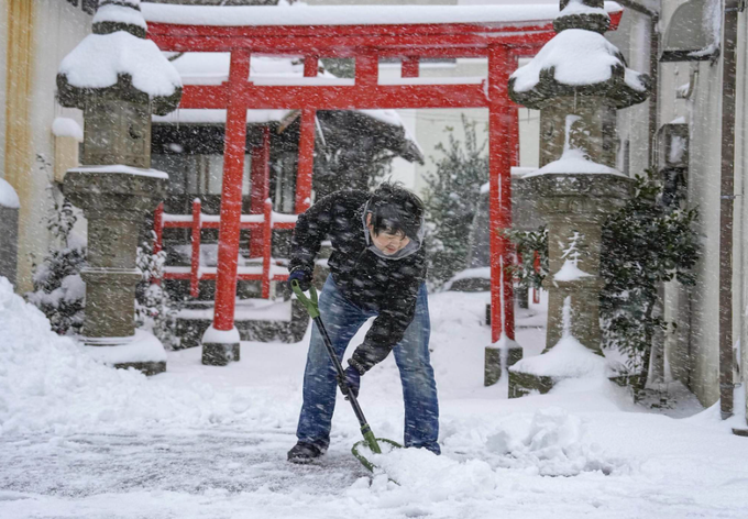 Lạnh kỷ lục khiến Nhật Bản chao đảo - 2