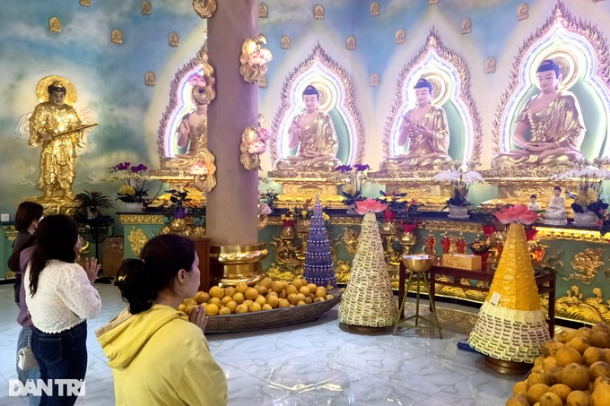 Du khách nườm nượp đổ về ngôi chùa cảnh đẹp như chốn thần tiên ở Bạc Liêu - 5 Du khách nườm nượp đổ về ngôi chùa cảnh đẹp như chốn thần tiên ở Bạc Liêu - 5