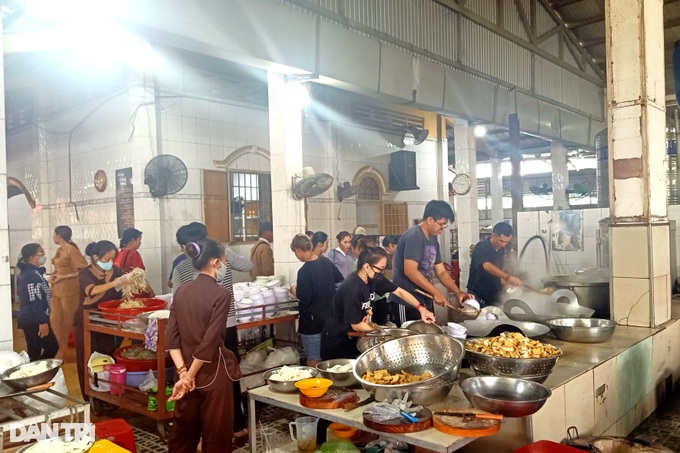 Du khách nườm nượp đổ về ngôi chùa cảnh đẹp như chốn thần tiên ở Bạc Liêu - 7 Du khách nườm nượp đổ về ngôi chùa cảnh đẹp như chốn thần tiên ở Bạc Liêu - 7