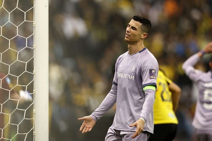C.Ronaldo bị HLV trưởng trách móc sau trận đấu tệ hại - 2 C.Ronaldo bị HLV trưởng trách móc sau trận đấu tệ hại - 2