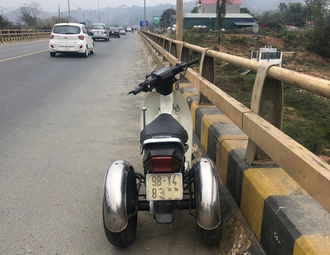 Lạng Sơn: Cứu nam thanh niên nằm thoi thóp dưới cầu Mai Pha - 1 Lạng Sơn: Cứu nam thanh niên nằm thoi thóp dưới cầu Mai Pha - 1