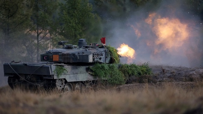 Đức tiết lộ thời điểm Ukraine nhận xe tăng chiến đấu - 1