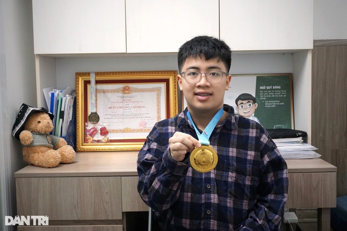 Chàng trai Vàng Olympic Toán quốc tế yêu những con số từ năm 3 tuổi - 1 Chàng trai Vàng Olympic Toán quốc tế yêu những con số từ năm 3 tuổi - 1
