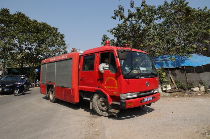 Hai kho, xưởng ở Hà Nội bốc cháy ngùn ngụt - 2 Hai kho, xưởng ở Hà Nội bốc cháy ngùn ngụt - 2