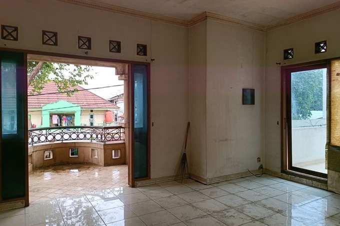 12 năm sống không điện, nước của nữ đại gia trong biệt thự ở Indonesia - 4 12 năm sống không điện, nước của nữ đại gia trong biệt thự ở Indonesia - 4