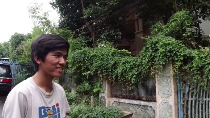 12 năm sống không điện, nước của nữ đại gia trong biệt thự ở Indonesia - 3 12 năm sống không điện, nước của nữ đại gia trong biệt thự ở Indonesia - 3