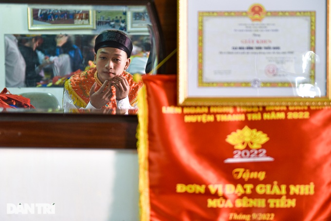 Những chàng trai Hà Nội mỗi năm giả gái một lần, múa điệu lẳng lơ - 7 Những chàng trai Hà Nội mỗi năm giả gái một lần, múa điệu lẳng lơ - 7