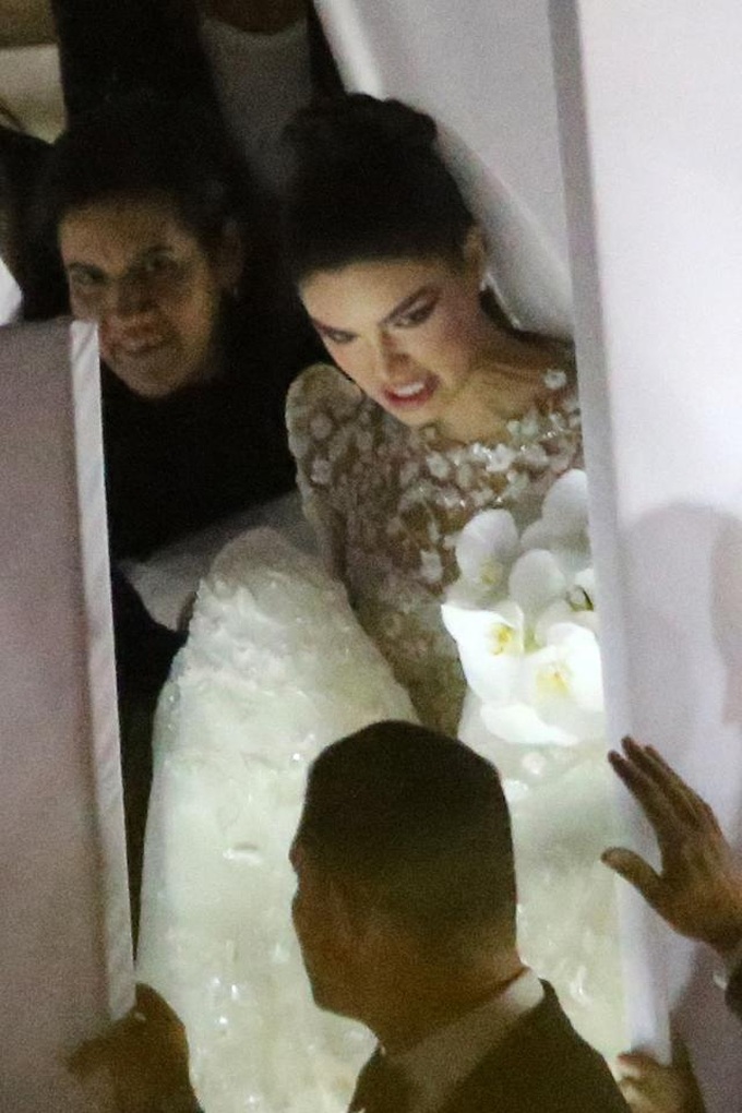 Chồng cũ Jennifer Lopez kết hôn với Á hậu đẹp như búp bê sống kém 31 tuổi - 9