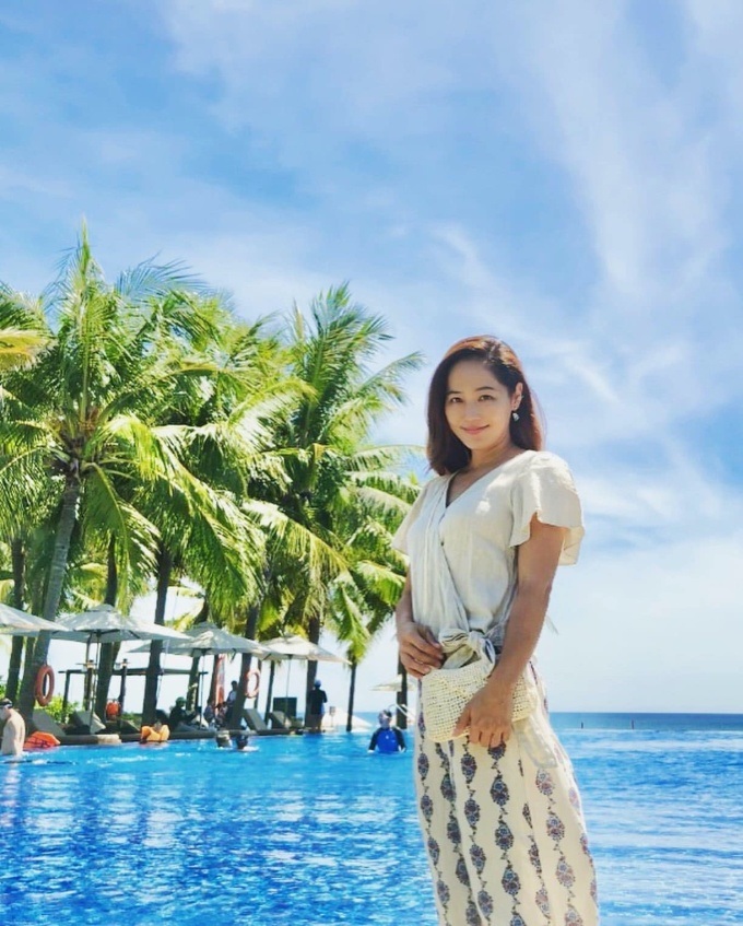 Nữ thần tượng xinh đẹp ở Hàn Quốc mặc áo mưa đi du lịch Hội An - 4 Nữ thần tượng xinh đẹp ở Hàn Quốc mặc áo mưa đi du lịch Hội An - 4