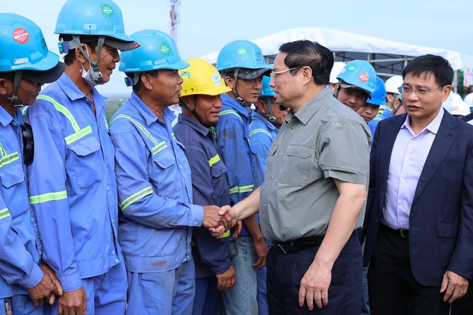 Thủ tướng thị sát công trường cầu Mỹ Thuận 2, đôn đốc cac cao tở ĐBSCL - 4 Thủ tướng thị sát công trường cầu Mỹ Thuận 2, đôn đốc cac cao tở ĐBSCL - 4