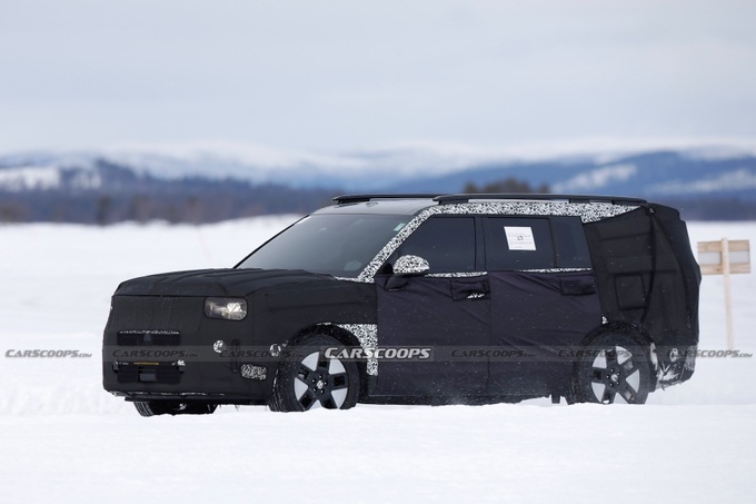Hyundai Santa Fe 2025 tái xuất, xác nhận kiểu dáng giống Land Rover - 1