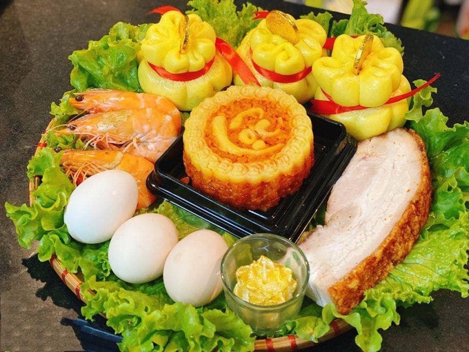 Mâm cúng Thần Tài tiền triệu ngập tôm hùm, cua khủng, người bán cháy hàng - 2 Mâm cúng Thần Tài tiền triệu ngập tôm hùm, cua khủng, người bán cháy hàng - 2