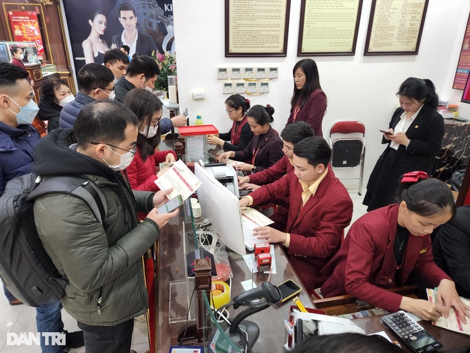 Hiện tượng lạ trong ngày vía Thần Tài ở hai miền Nam Bắc - 10