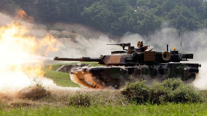 So sánh uy lực xe tăng Abrams của Mỹ và T-14 Armata của Nga - 1 So sánh uy lực xe tăng Abrams của Mỹ và T-14 Armata của Nga - 1