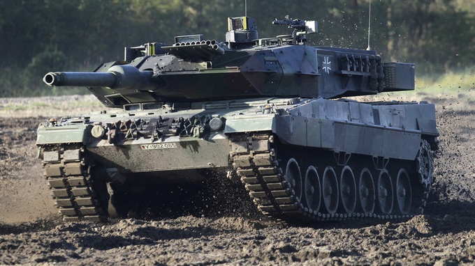 Quan chức Nga treo thưởng cho binh sĩ phá hủy xe tăng phương Tây ở Ukraine - 1
