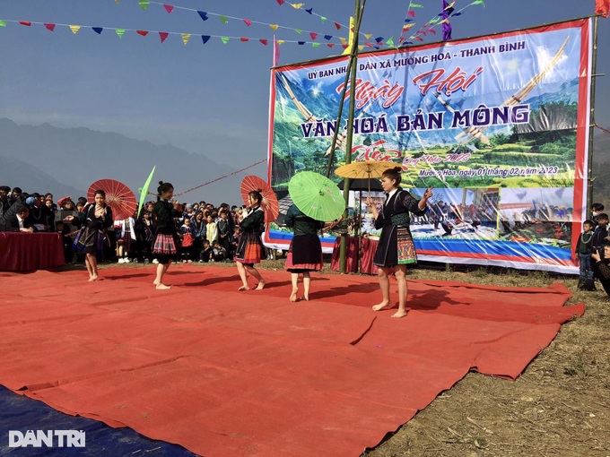 Hàng ngàn người dân Sa Pa háo hức vui hội xuân - 1 Hàng ngàn người dân Sa Pa háo hức vui hội xuân - 1