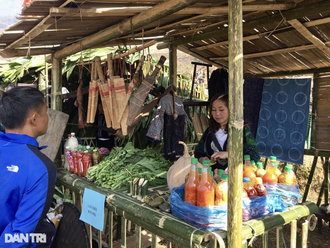 Hàng ngàn người dân Sa Pa háo hức vui hội xuân - 2 Hàng ngàn người dân Sa Pa háo hức vui hội xuân - 2