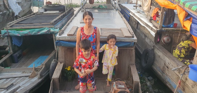 Xóm ngụ cư Việt kiều giữa dòng kênh đôi - 2 Xóm ngụ cư Việt kiều giữa dòng kênh đôi - 2