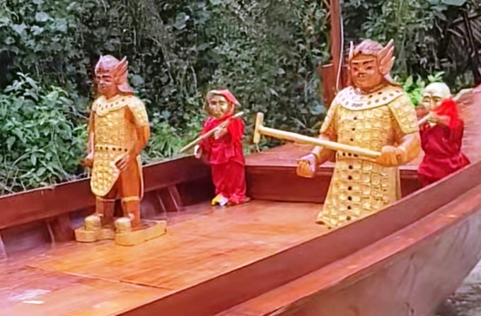 Thuyền rồng chở binh, tướng trôi vào bờ sông Kiên Giang - 1 Thuyền rồng chở binh, tướng trôi vào bờ sông Kiên Giang - 1