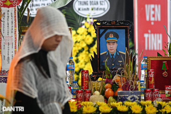 Tiễn biệt phi công Su-22 hy sinh: Bố mất rồi, sao thành gia đình được mẹ - 3