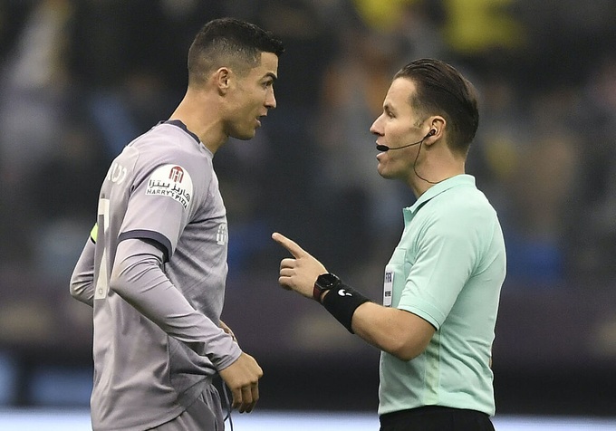Tiết lộ bất ngờ về thế lực trả lương khủng cho C.Ronaldo - 1