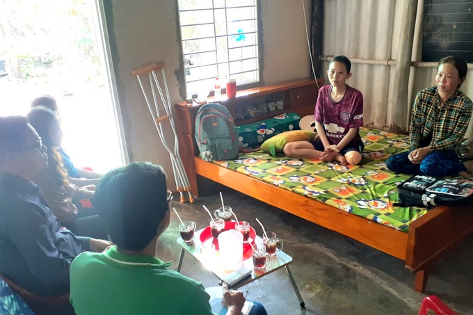 Bạn đọc tiếp tục giúp nữ sinh tuổi 20 phải cắt một chân hơn 50 triệu đồng - 2 Bạn đọc tiếp tục giúp nữ sinh tuổi 20 phải cắt một chân hơn 50 triệu đồng - 2