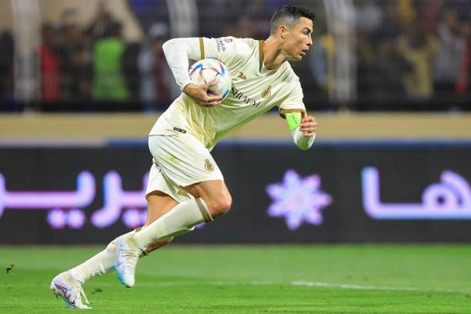 C.Ronaldo ghi bàn phút bù giờ, cứu Al Nassr khỏi trận thua muối mặt | Báo  Dân trí