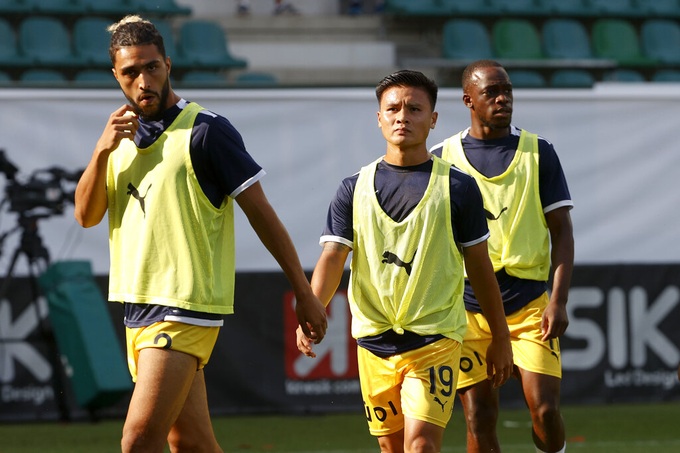 Quang Hải không được vào sân ở trận Pau FC thua Bordeaux - 1