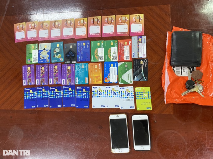 Bắt giữ thanh niên 28 tuổi mua bán hàng nghìn tài khoản ngân hàng - 2 Bắt giữ thanh niên 28 tuổi mua bán hàng nghìn tài khoản ngân hàng - 2