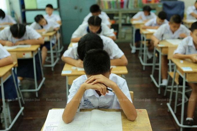 Áp lực thi cử, học sinh Thái Lan học thêm 7 môn từ sáng đến tối - 1