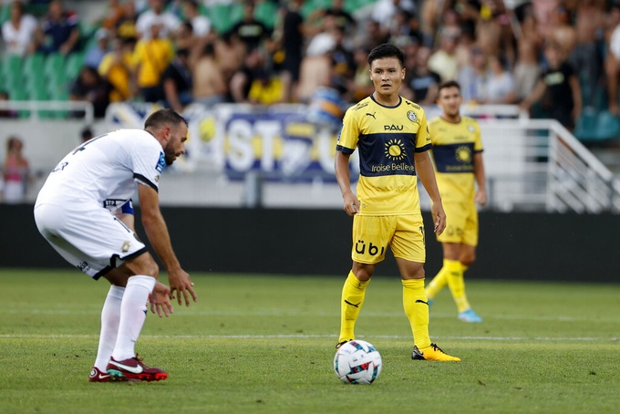 Hứng chịu thực tế đáng buồn, Quang Hải tắt cơ hội ra sân ở Pau FC? | Báo  Dân trí