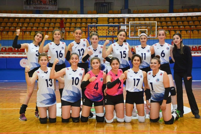 14 nữ VĐV bóng chuyền cùng mất tích sau vụ động đất ở Thổ Nhĩ Kỳ - 1