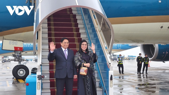 Thủ tướng và Phu nhân lên đường thăm chính thức Singapore và Brunei - 1 Thủ tướng và Phu nhân lên đường thăm chính thức Singapore và Brunei - 1